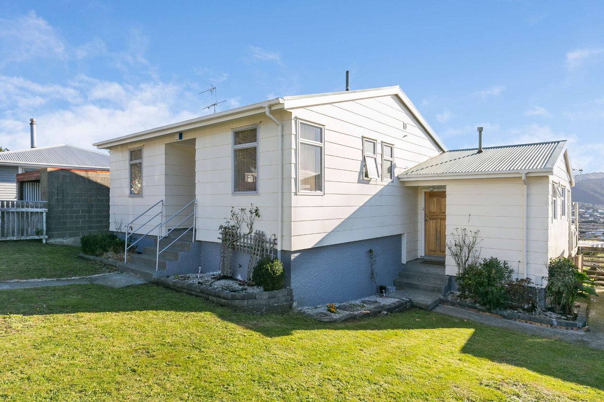 94 Jamaica Drive, Grenada North, Wellington - Carousel 1