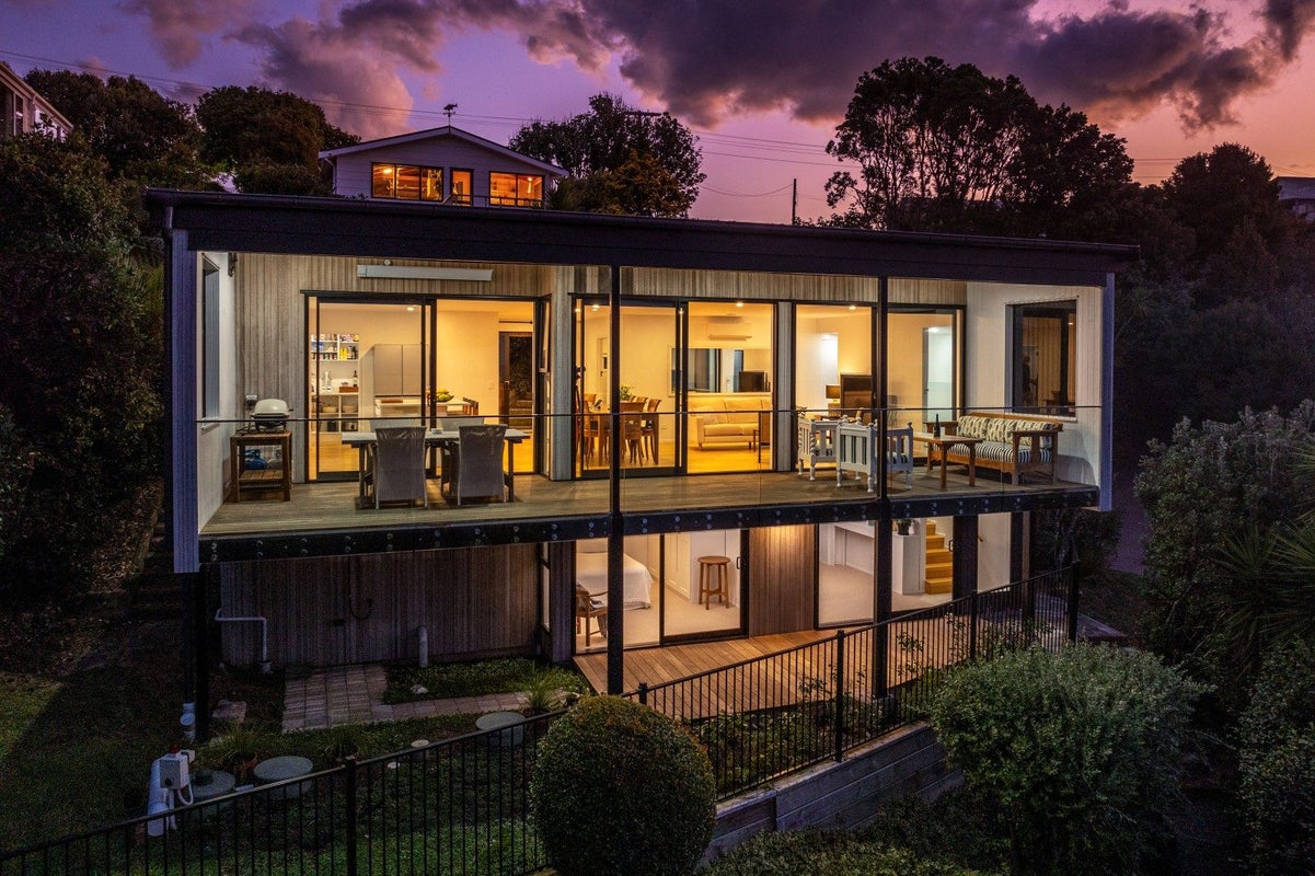 67 Queens Drive, Oneroa, Waiheke Island - Carousel 1