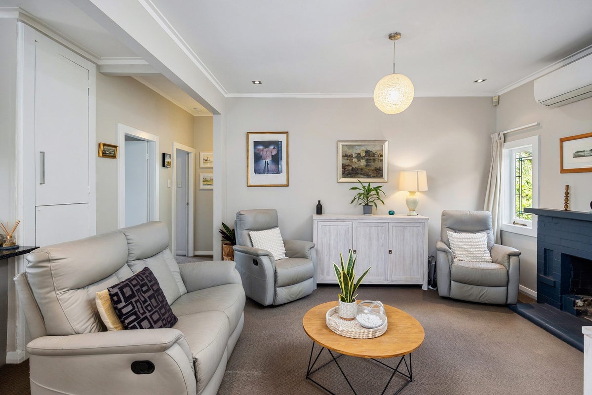 9 Lynwood Road, New Lynn, Auckland - Carousel 2