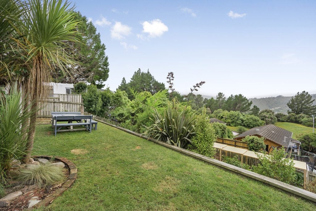 7 Fenchurch Grove, Stokes Valley, Lower Hutt - Carousel 18