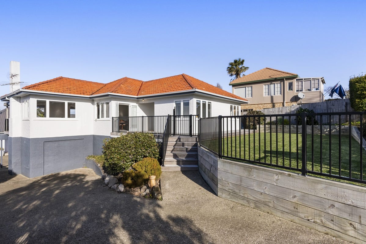 8 Minerva Terrace, Cockle Bay, Auckland - Carousel 1