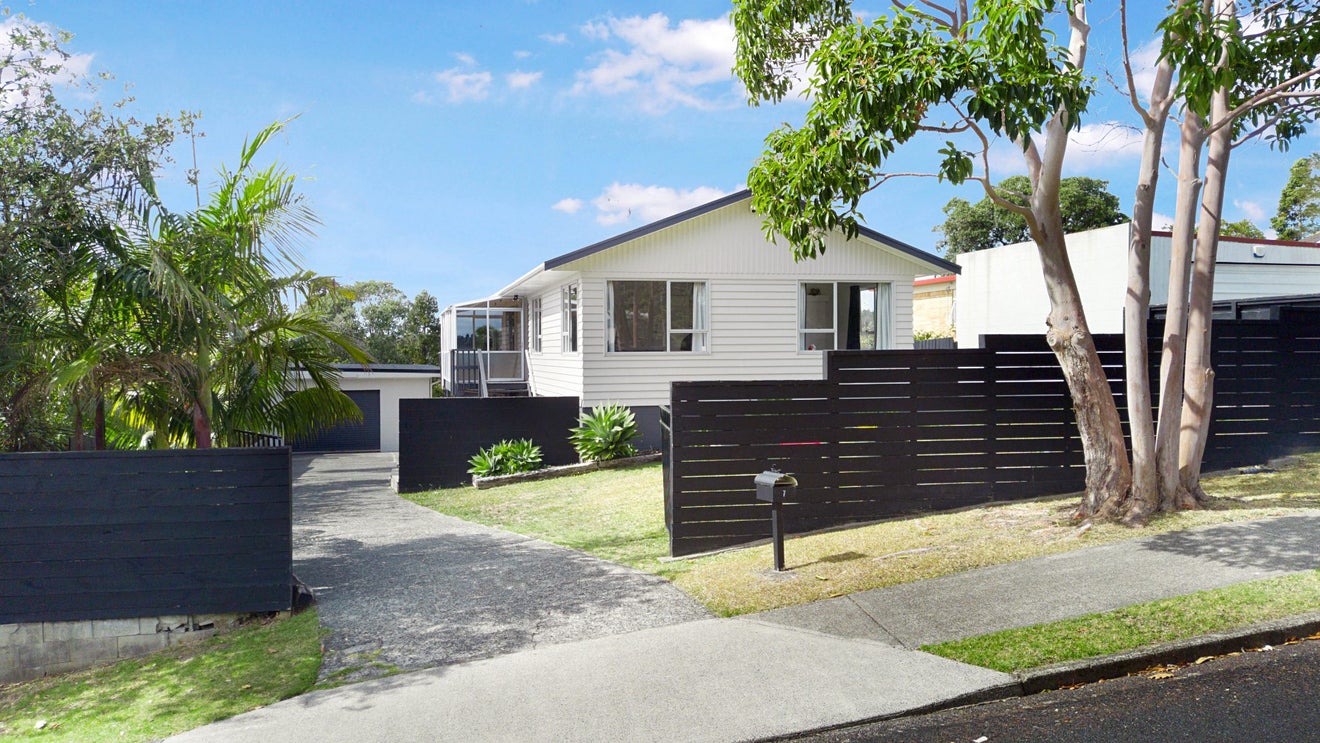 7 Kotinga Avenue, Glen Eden, Auckland - Carousel 2