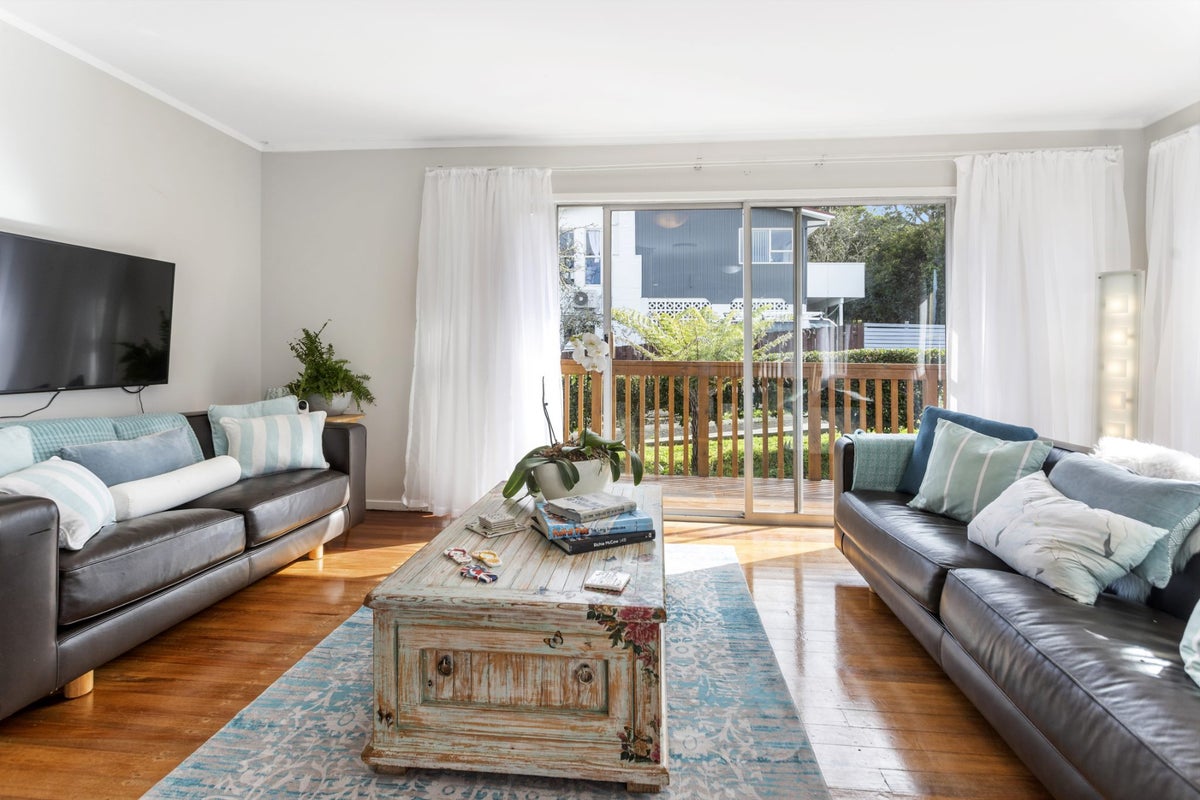 49 Girrahween Drive, Totara Vale, Auckland - Carousel 2