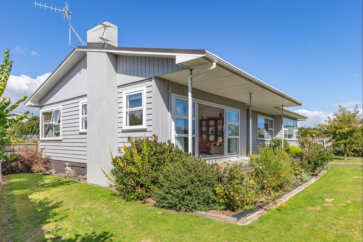 12 Glen Street, Levin, Levin - Carousel 2