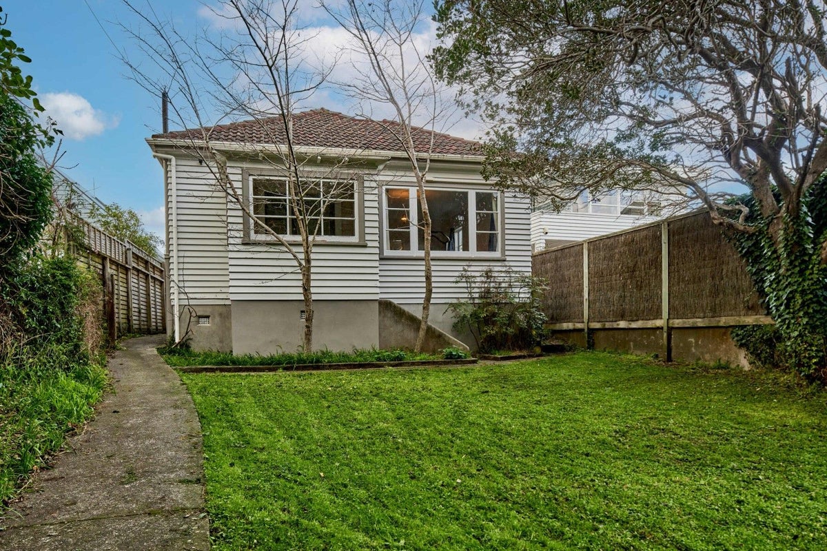 16 Seaview Road, Paremata, Porirua - Carousel 2
