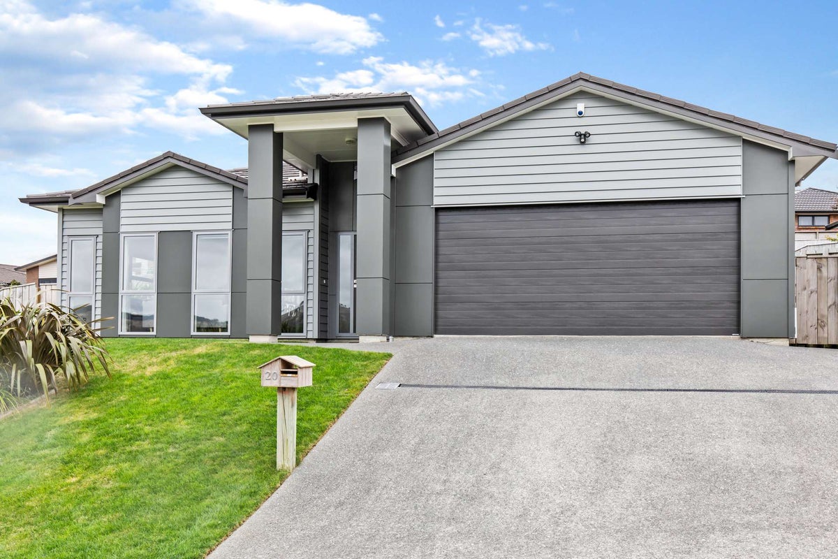 20 Paparoa Crescent, Aotea, Porirua - Carousel 1