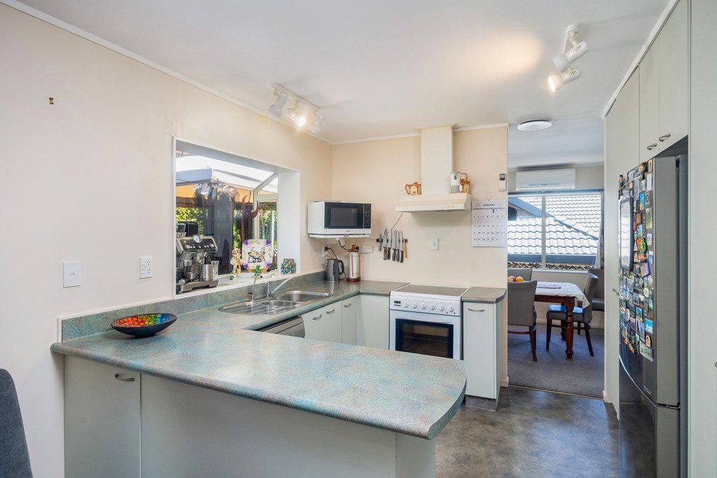 10 Davern Lane, New Lynn, Auckland - Carousel 2