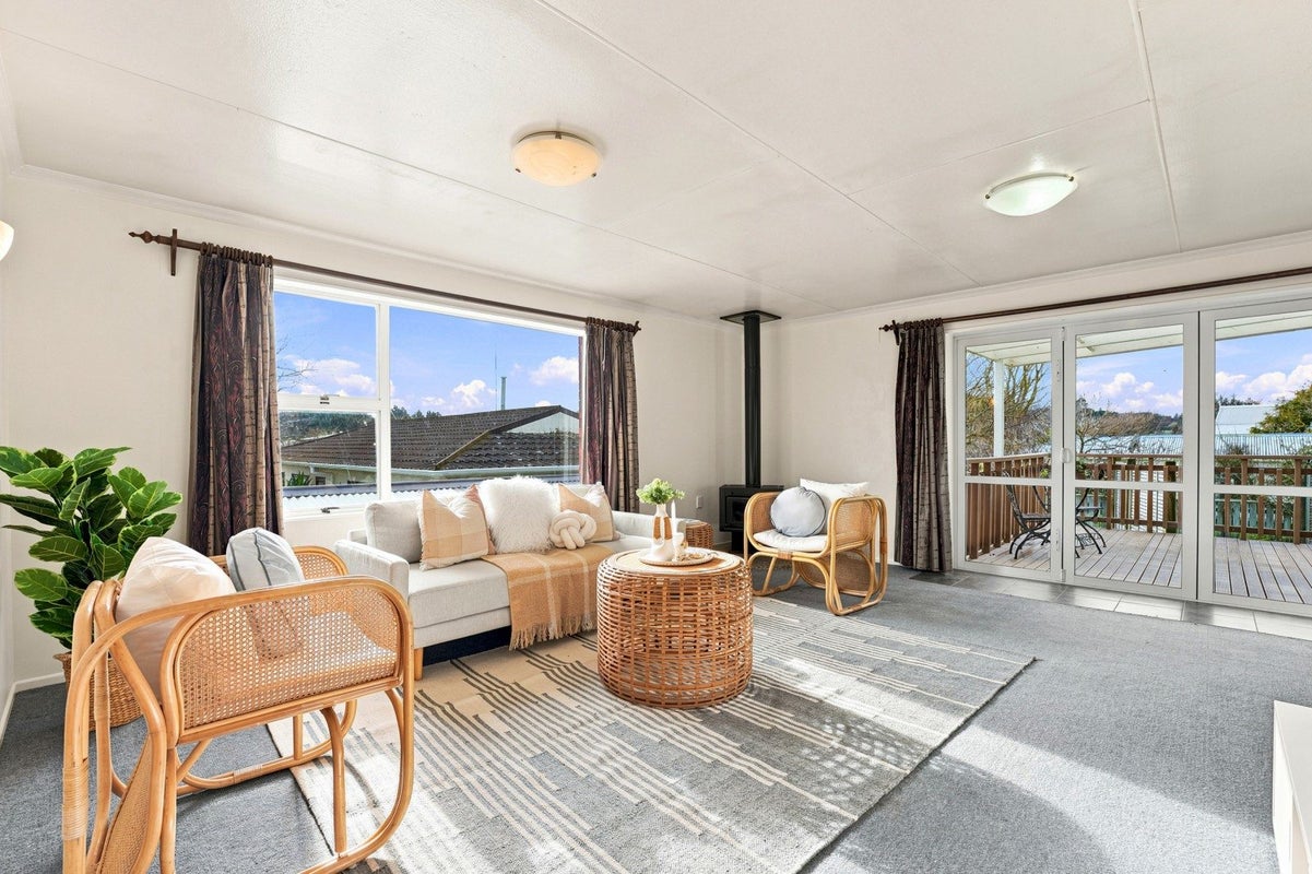 96 Somerset Road, Springvale, Whanganui - Carousel 2