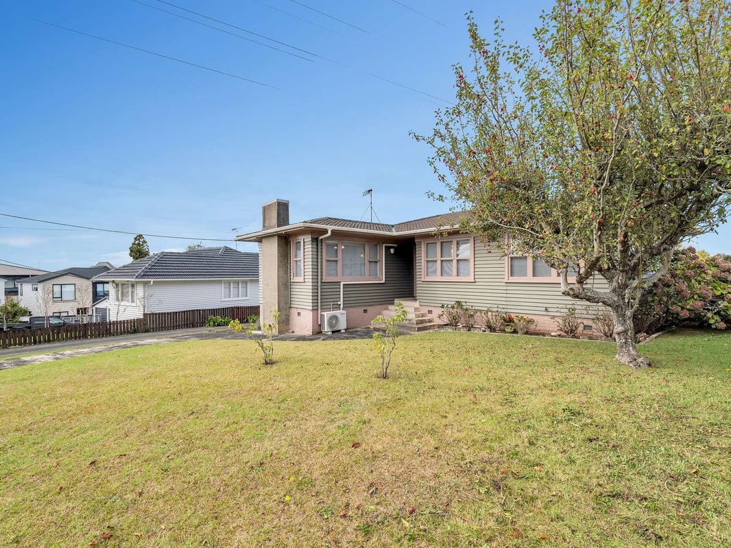 59 Tiroroa Avenue, Te Atatu South, Auckland - Carousel 2