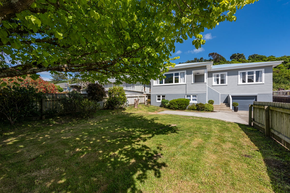 349 Main Road, Tawa, Wellington - Carousel 2