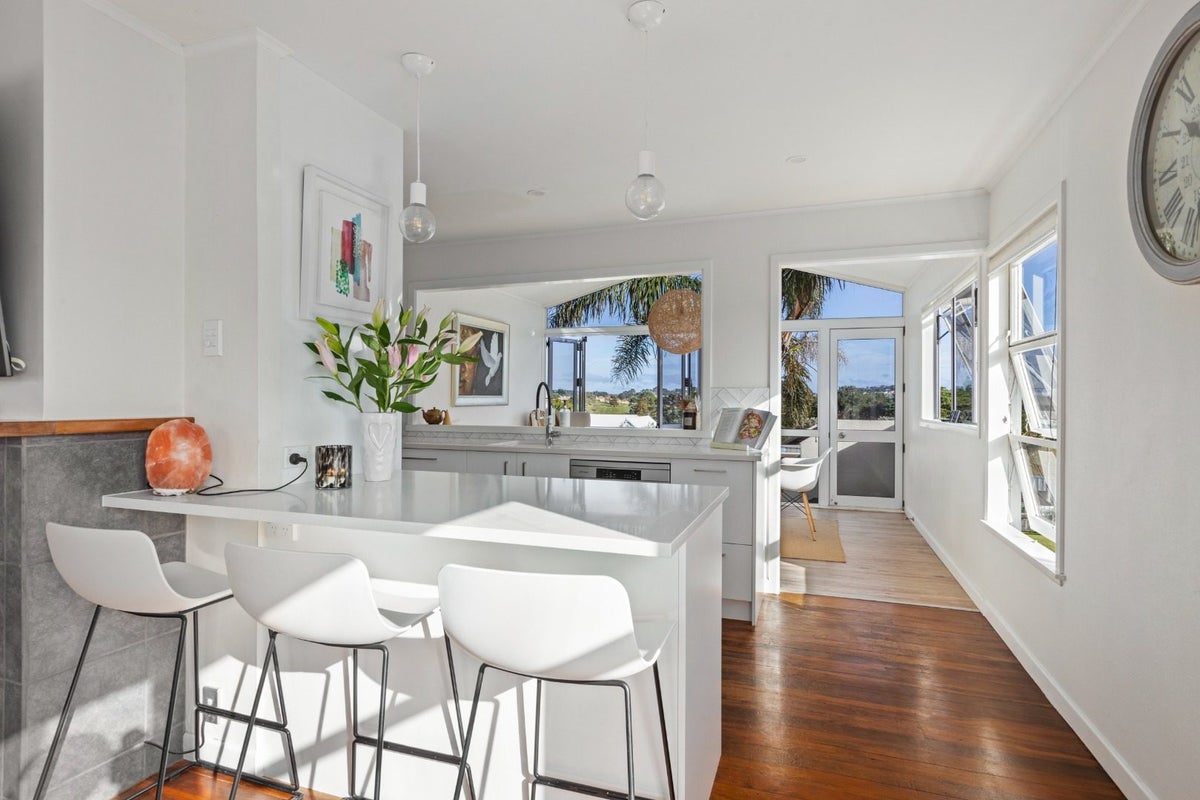 41 SHAKESPEAR RD, Army Bay, Whangaparaoa - Carousel 2