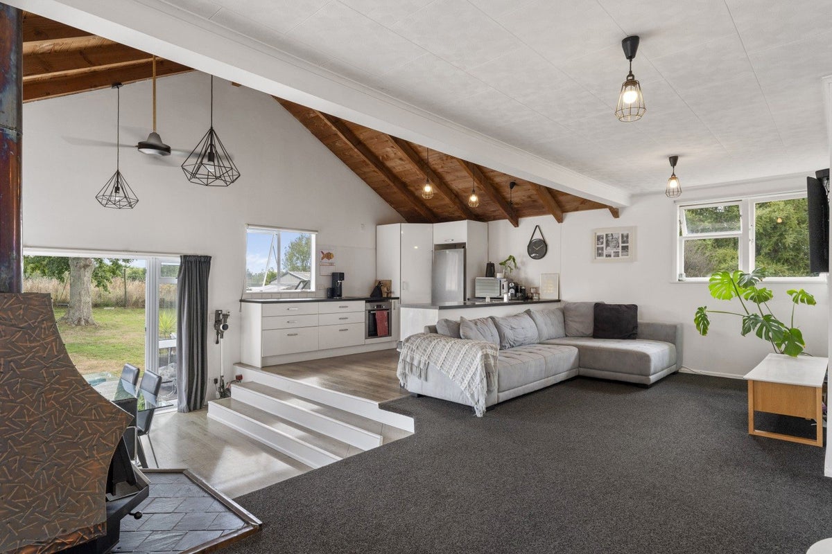 12 Nikau Street, Wairakei, Taupo - Carousel 2