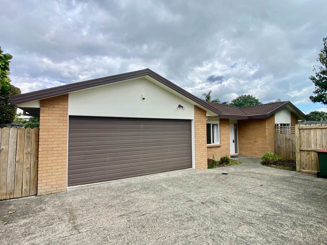 2/22 Newry Close, East Tamaki Heights, Auckland - Carousel 1
