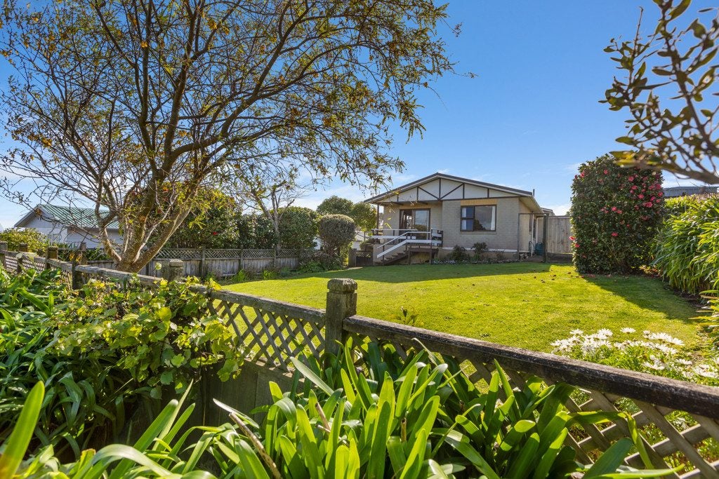 14 Herekawe Drive, Spotswood, New Plymouth - Carousel 1