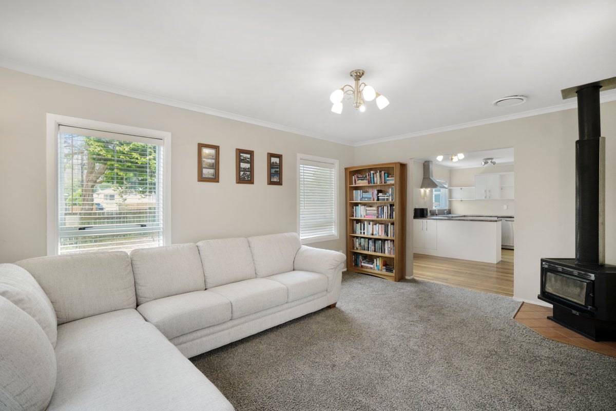 34 Wood Street, Wainuiomata, Lower Hutt - Carousel 1
