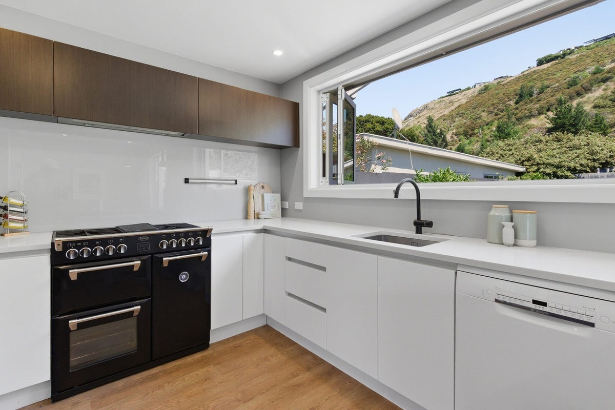 8 Whitfield Street, Sumner, Christchurch - Carousel 2