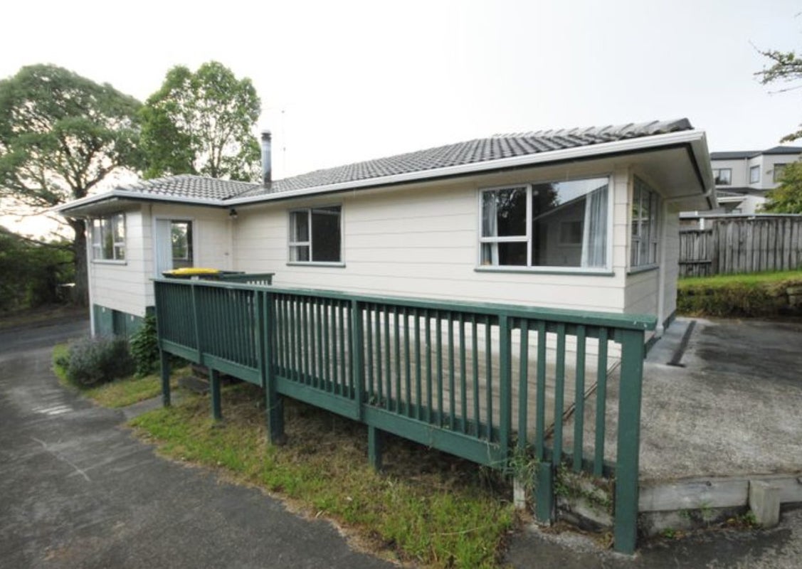 13 Tahu Crescent, Sunnynook, Auckland - Carousel 1
