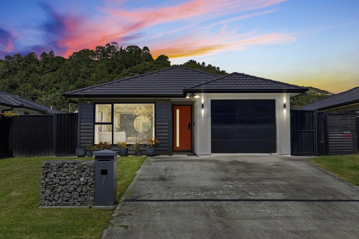 7 Buddle Road, Wallaceville, Upper Hutt - Carousel 1