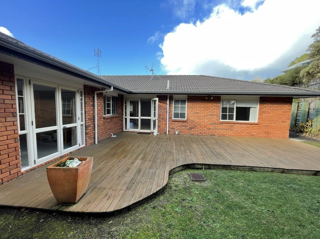 8 Helen Ryburn Place, Torbay, Auckland - Carousel 2