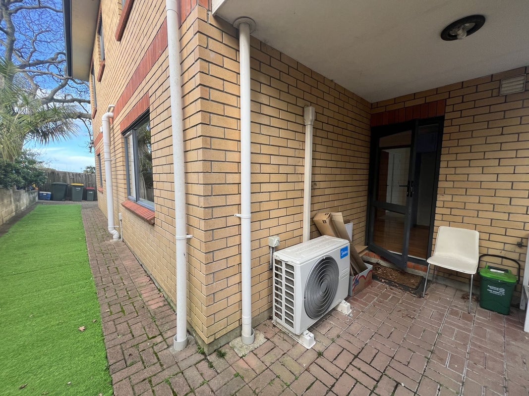 16 City View Terrace, Birkenhead, Auckland - Carousel 2