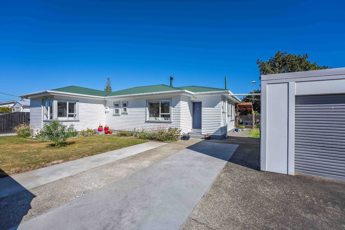 6 Anzac Road, Otaki - Carousel 20