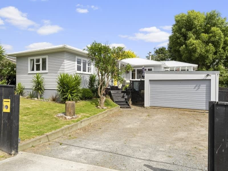 1 Goldsborough Avenue, Raumati Beach, Paraparaumu - Carousel 1