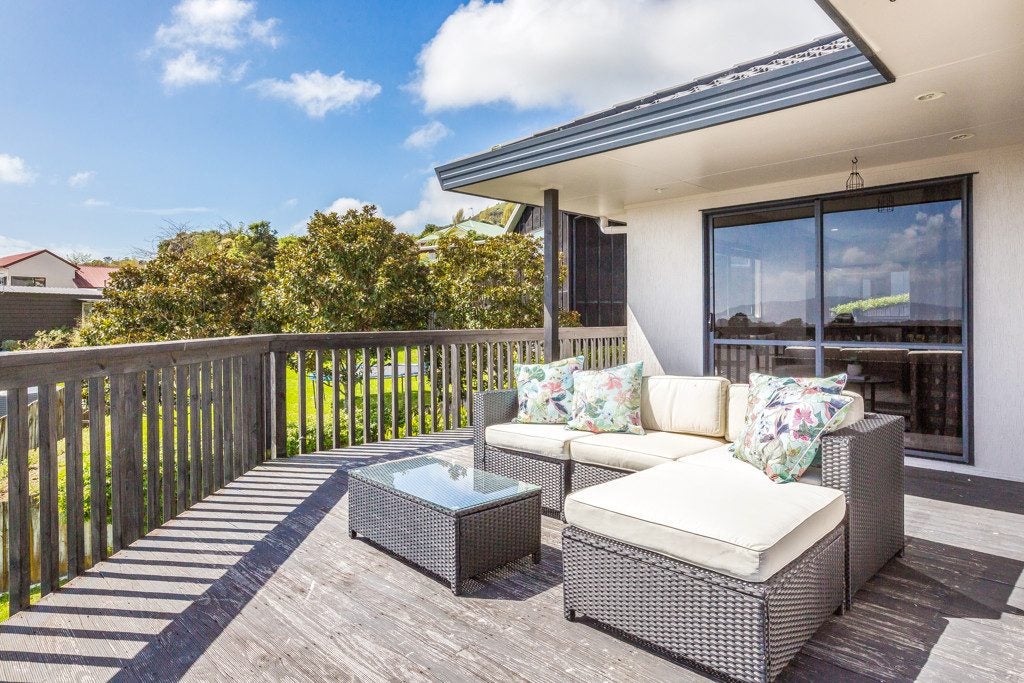 54 Kakariki Grove, Waikanae - Carousel 1