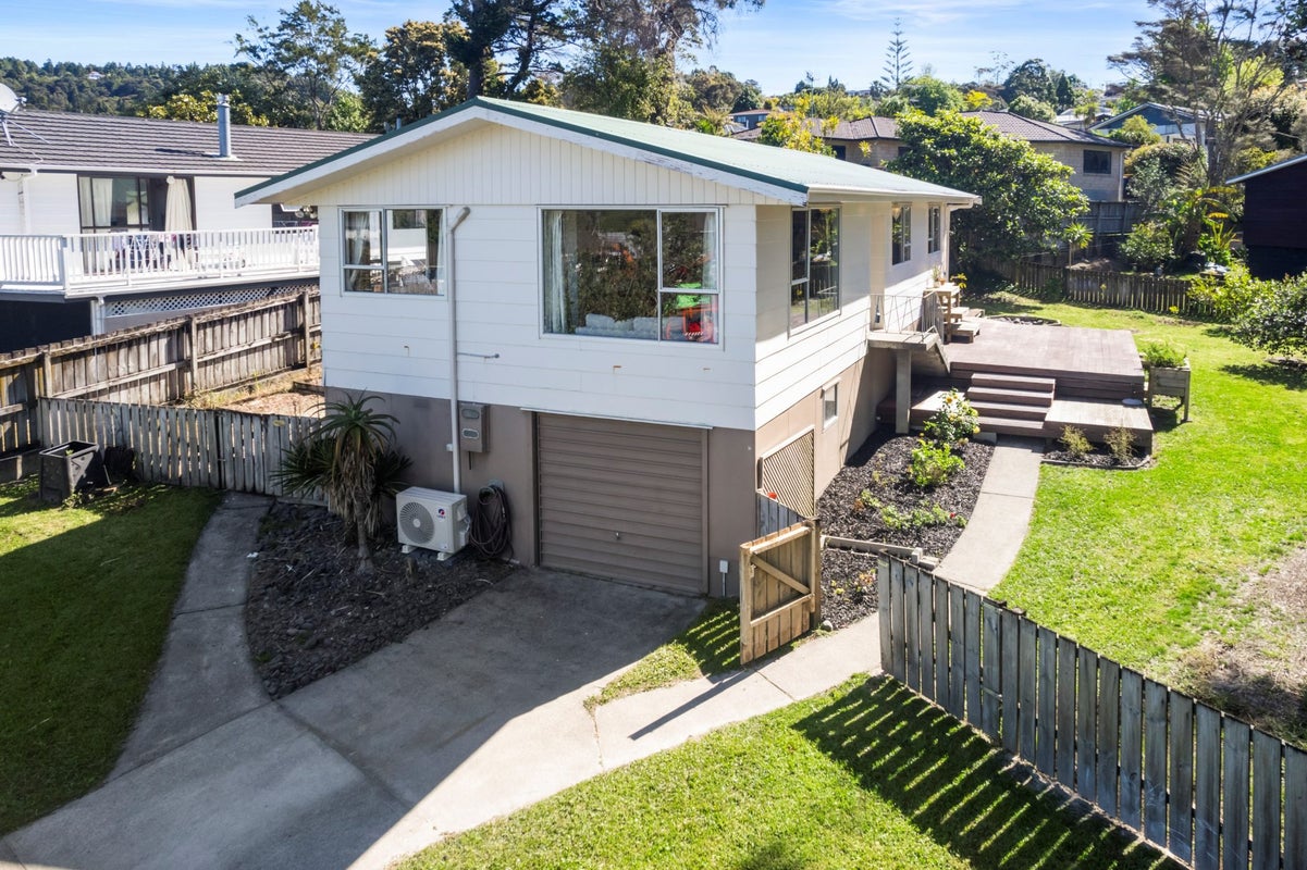 20 Pitcher Place, Glen Eden, Auckland - Carousel 24
