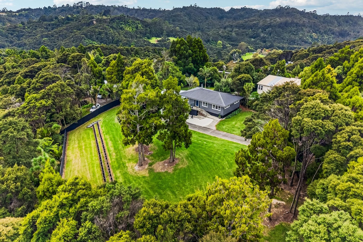 6 Walker Road, Henderson Valley, Auckland - Carousel 1