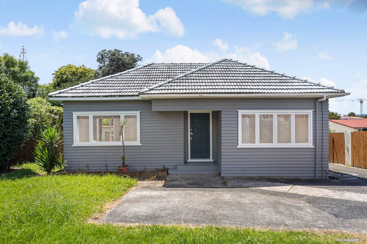137A Te Atatu Road, Te Atatu South, Auckland - Carousel 1