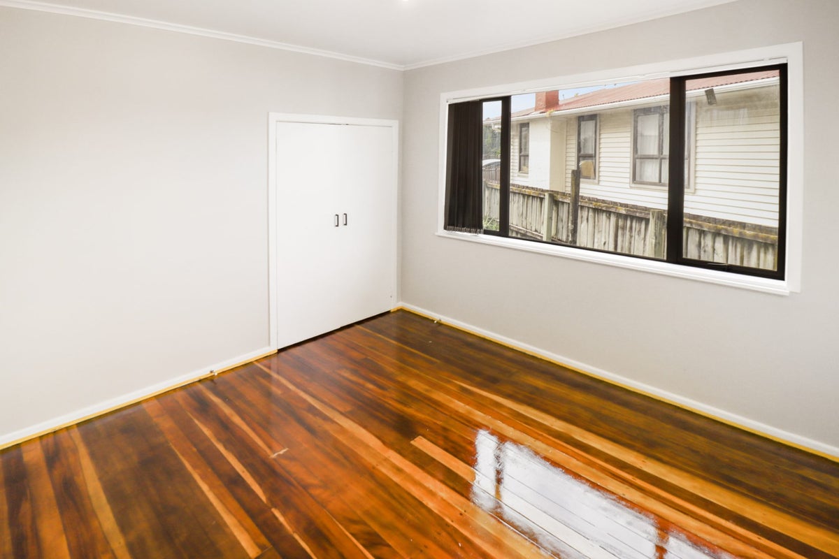 32 Tarata Crescent, Mangere Bridge, Auckland - Carousel 8