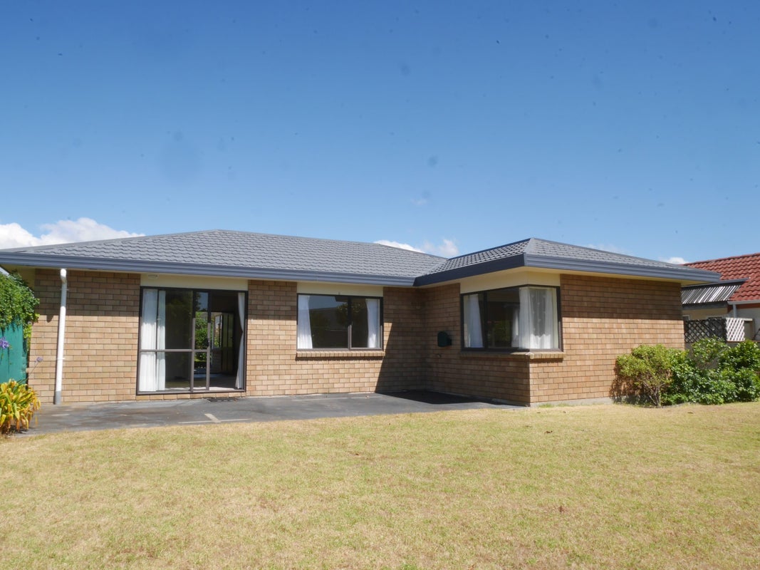 125 Queens Road, Waikanae Beach, Waikanae - Carousel 1