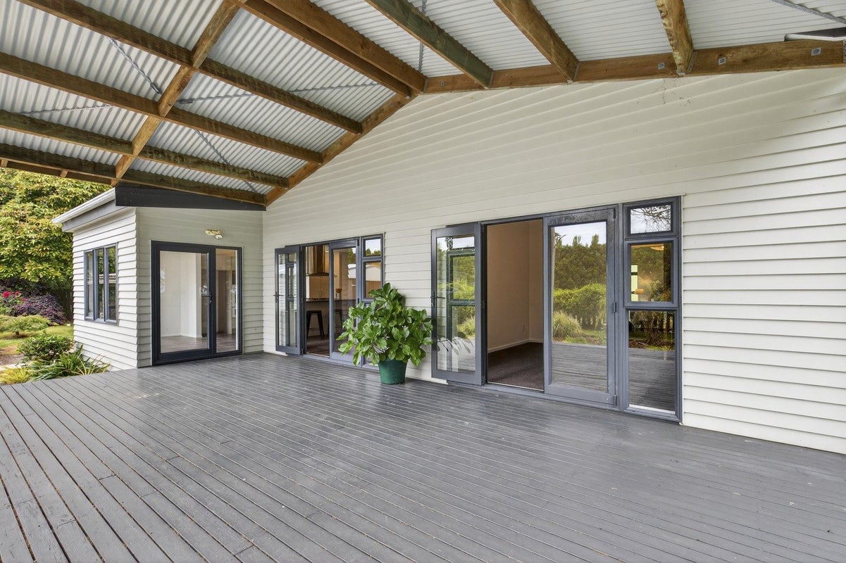 327 Awai Road, Tarurutangi, New Plymouth - Carousel 1