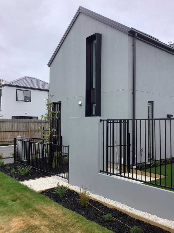2/23 Hills Road, Edgeware, Christchurch - Carousel 1