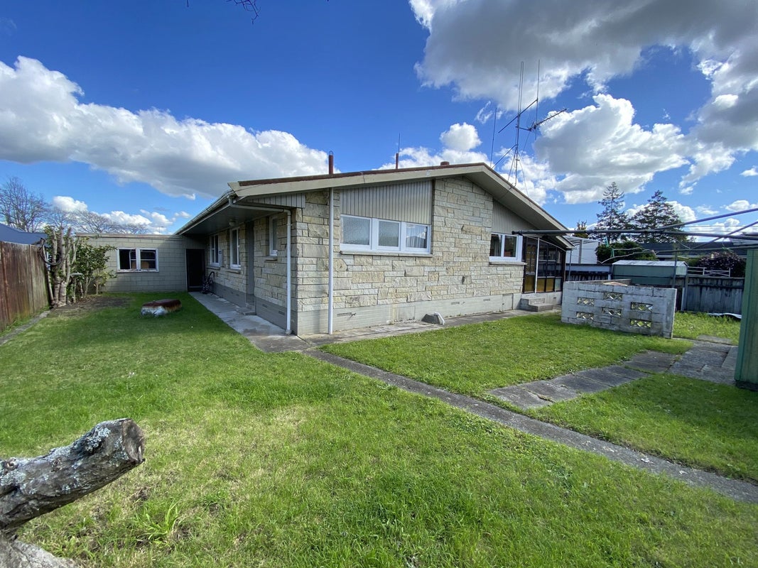 6 Samuel Place, Queenwood, Hamilton - Carousel 2