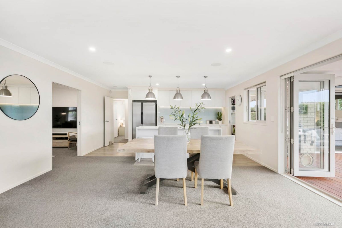 74 Intrepid Crescent, Beachlands, Auckland - Carousel 1