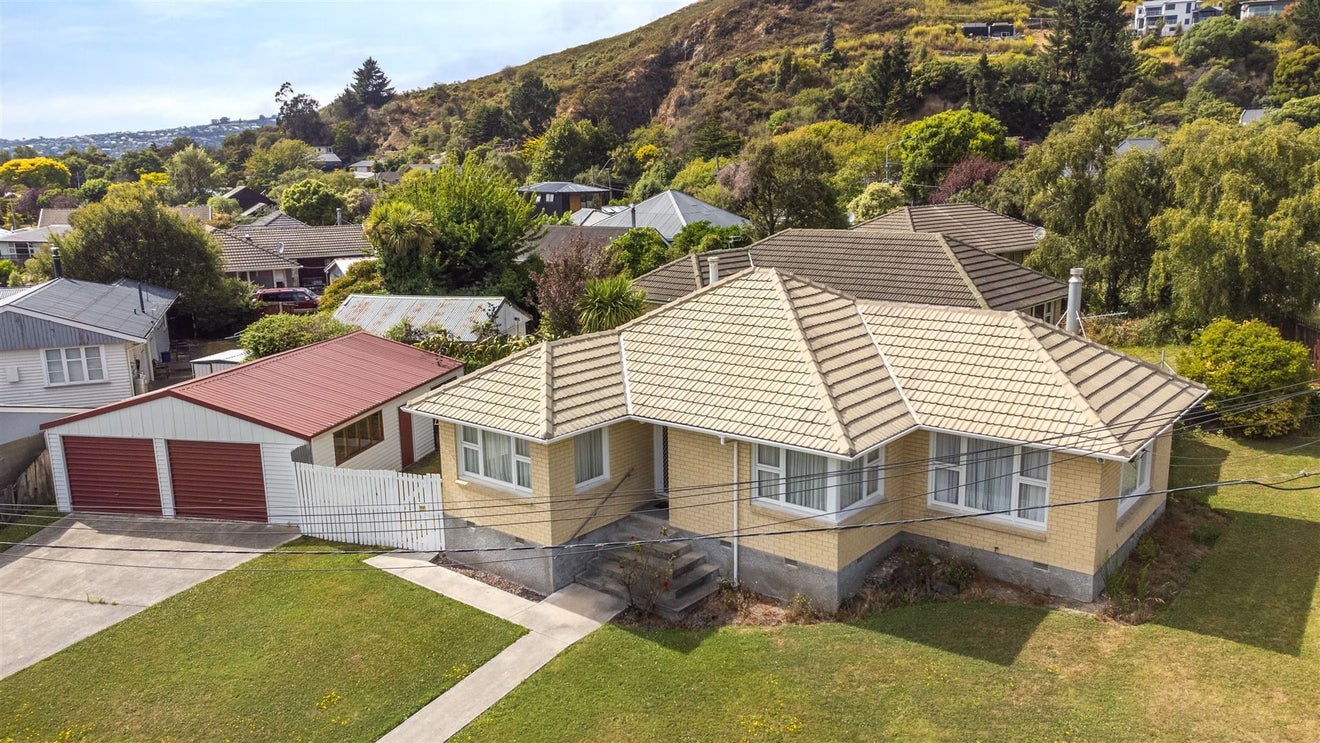 2 Lucienne Place, Hillsborough, Christchurch - Carousel 1