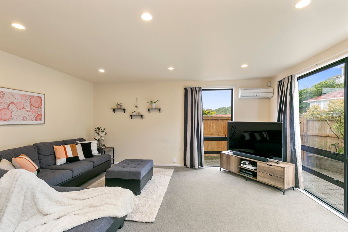 42A Thurleigh Grove, Karori, Wellington - Carousel 1