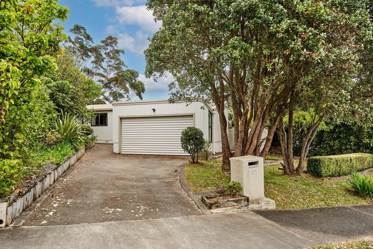 225 Staithes Drive South, Whitby, Porirua - Carousel 1
