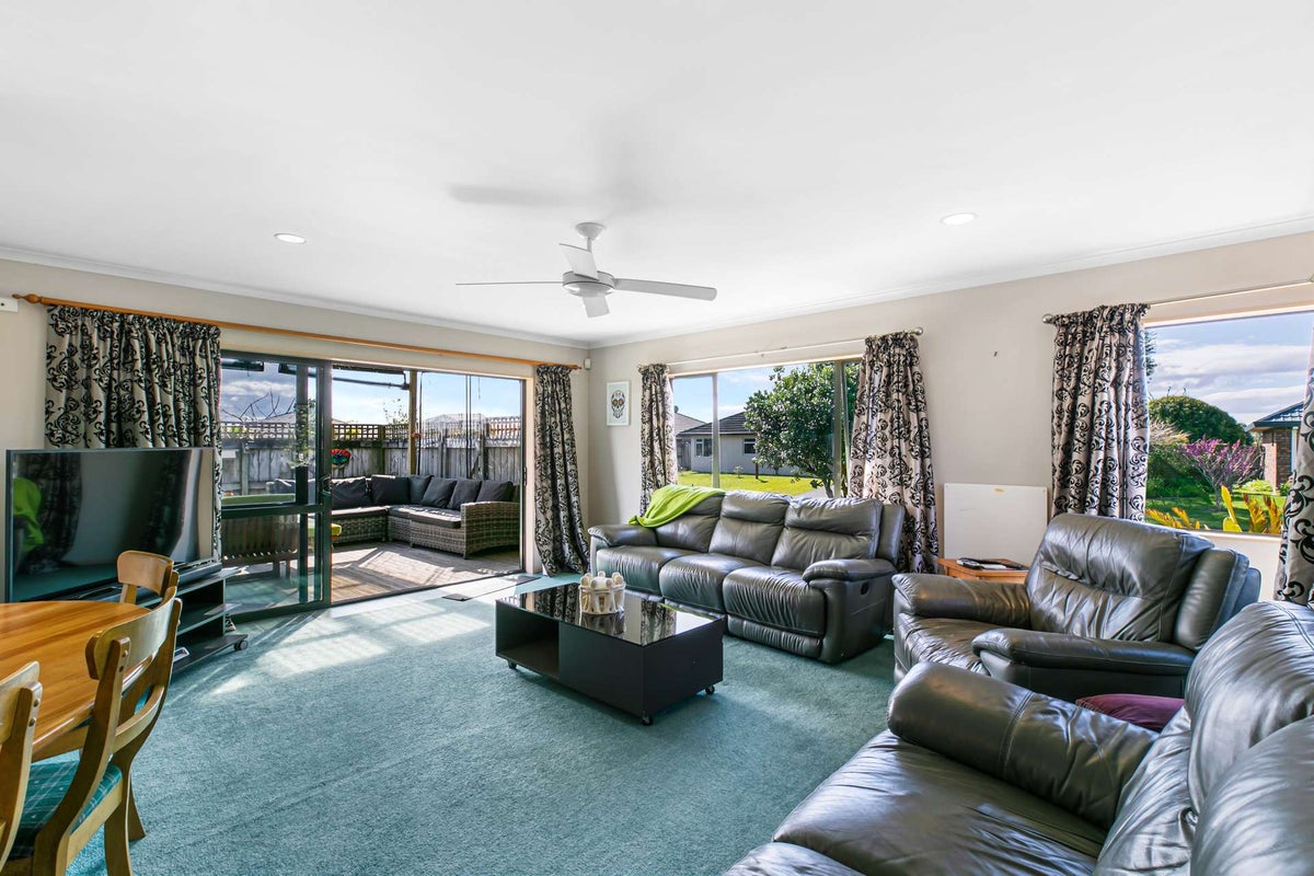 30 Summerland Crescent, Papamoa Beach, Papamoa - Carousel 2