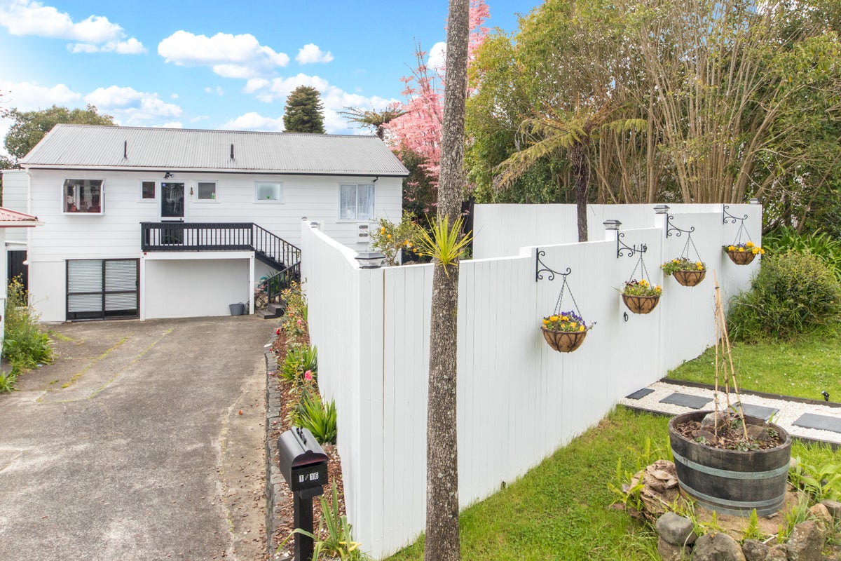 1/16 Parrs Cross Road, Henderson, Auckland - Carousel 1