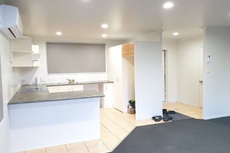 10 Piriti Place, Weymouth, Auckland - Carousel 2