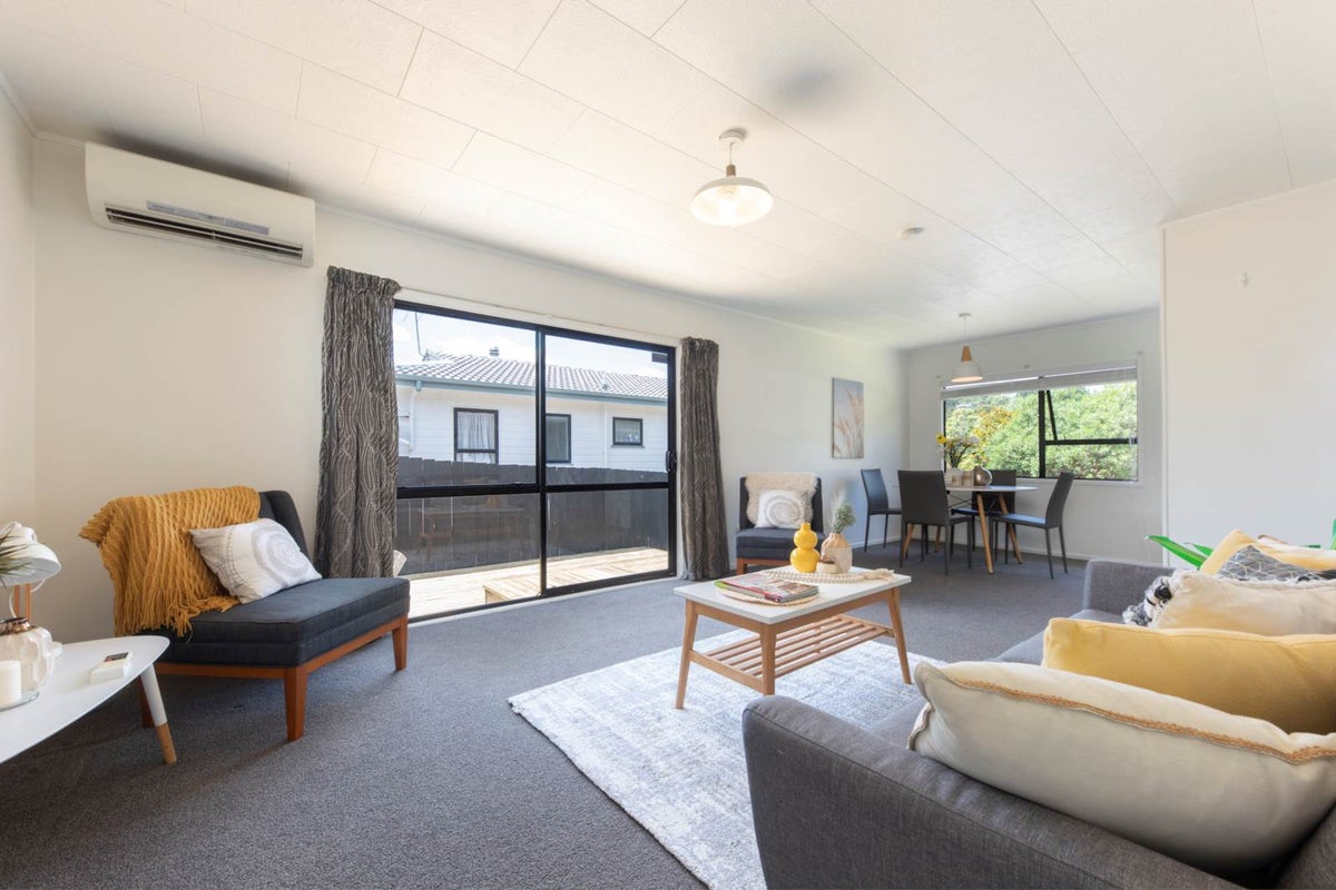 55 Meadowvale Rise, Titirangi, Auckland - Carousel 2