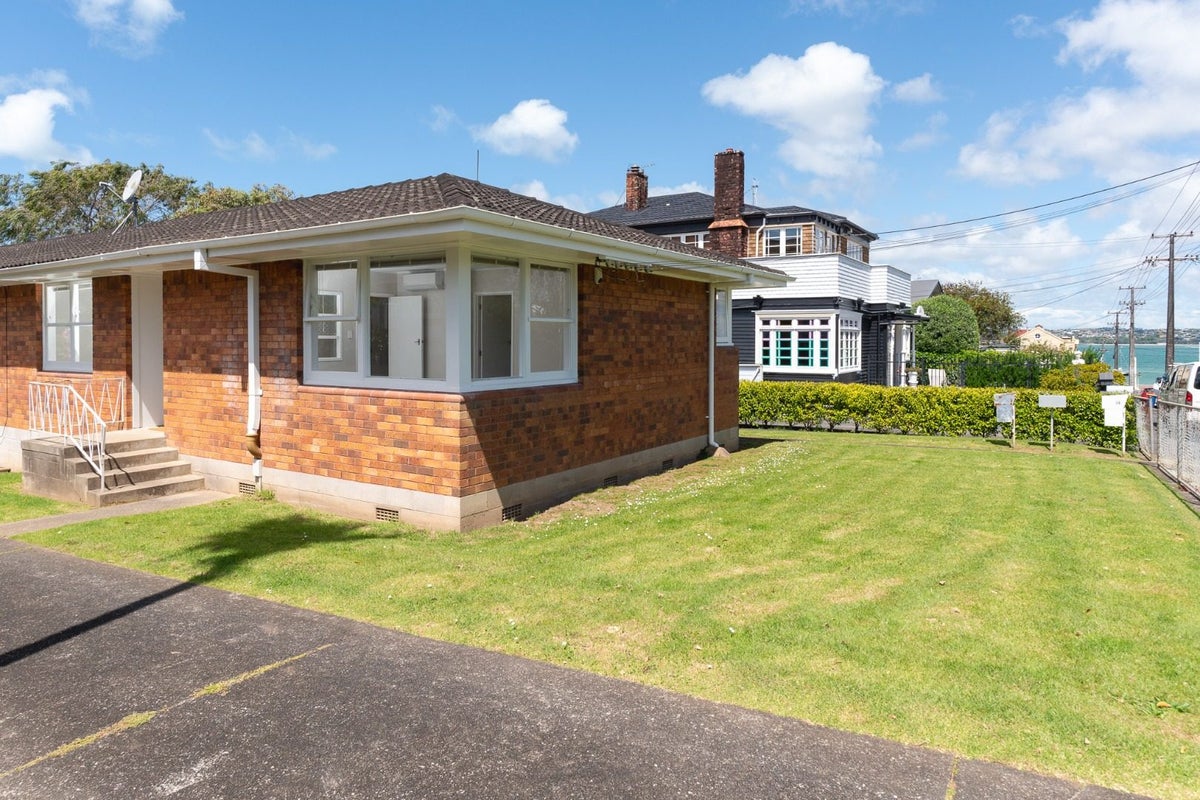 1/14 Church Street, Northcote Point, Auckland - Carousel 1