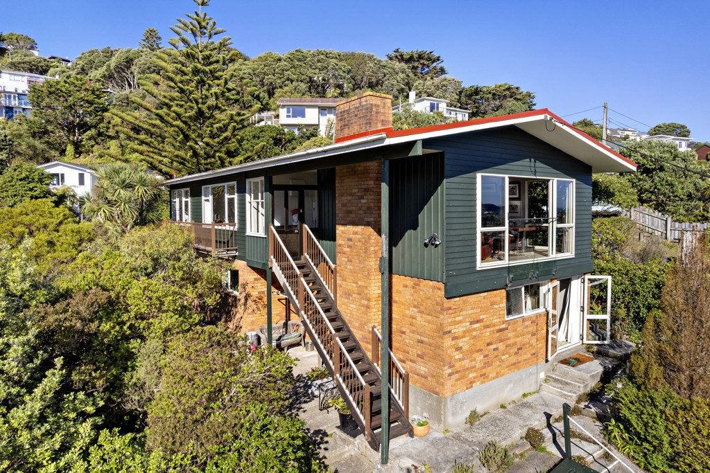 86 Totara Road, Miramar, Wellington - Carousel 1