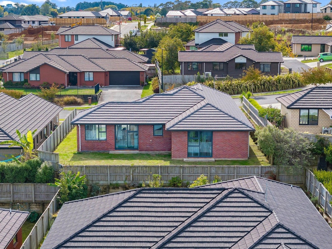 26 Cabourne Drive, Glenview, Hamilton - Carousel 2