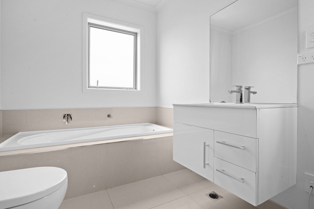 4/7 Vialou Street, Hamilton Central, Hamilton - Carousel 11