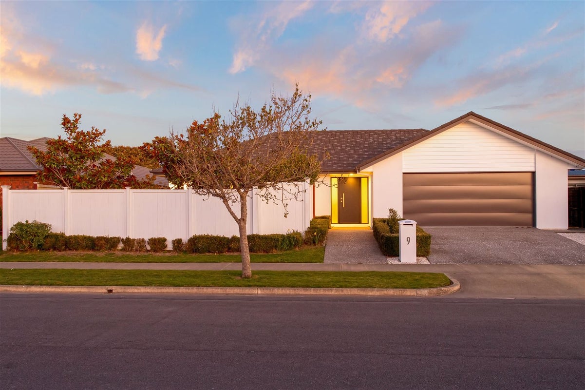9 Westpark Drive, Burnside, Christchurch - Carousel 1