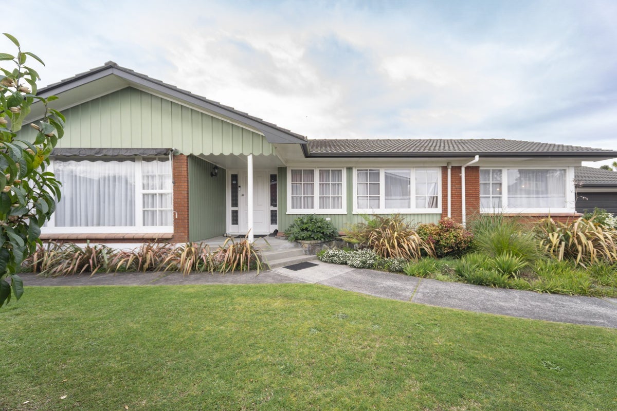 25 Chedworth Avenue, Chedworth Park, Hamilton, Waikato - Carousel 1