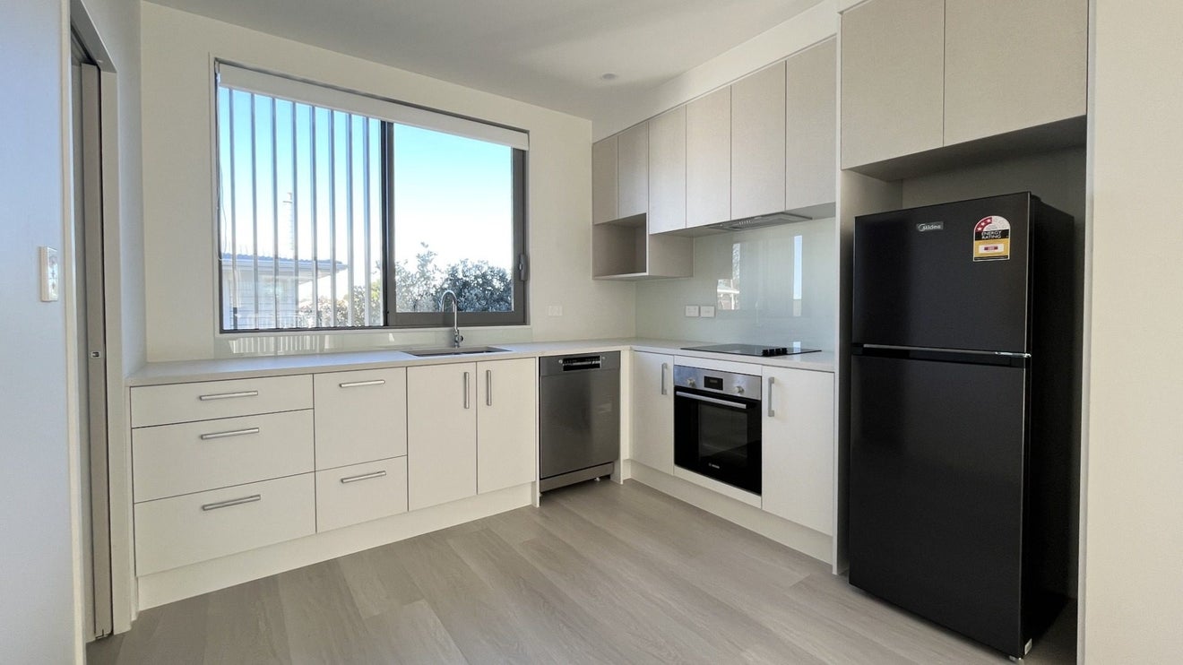 5/2 Moor Avenue, Te Atatu Peninsula, Auckland - Carousel 2